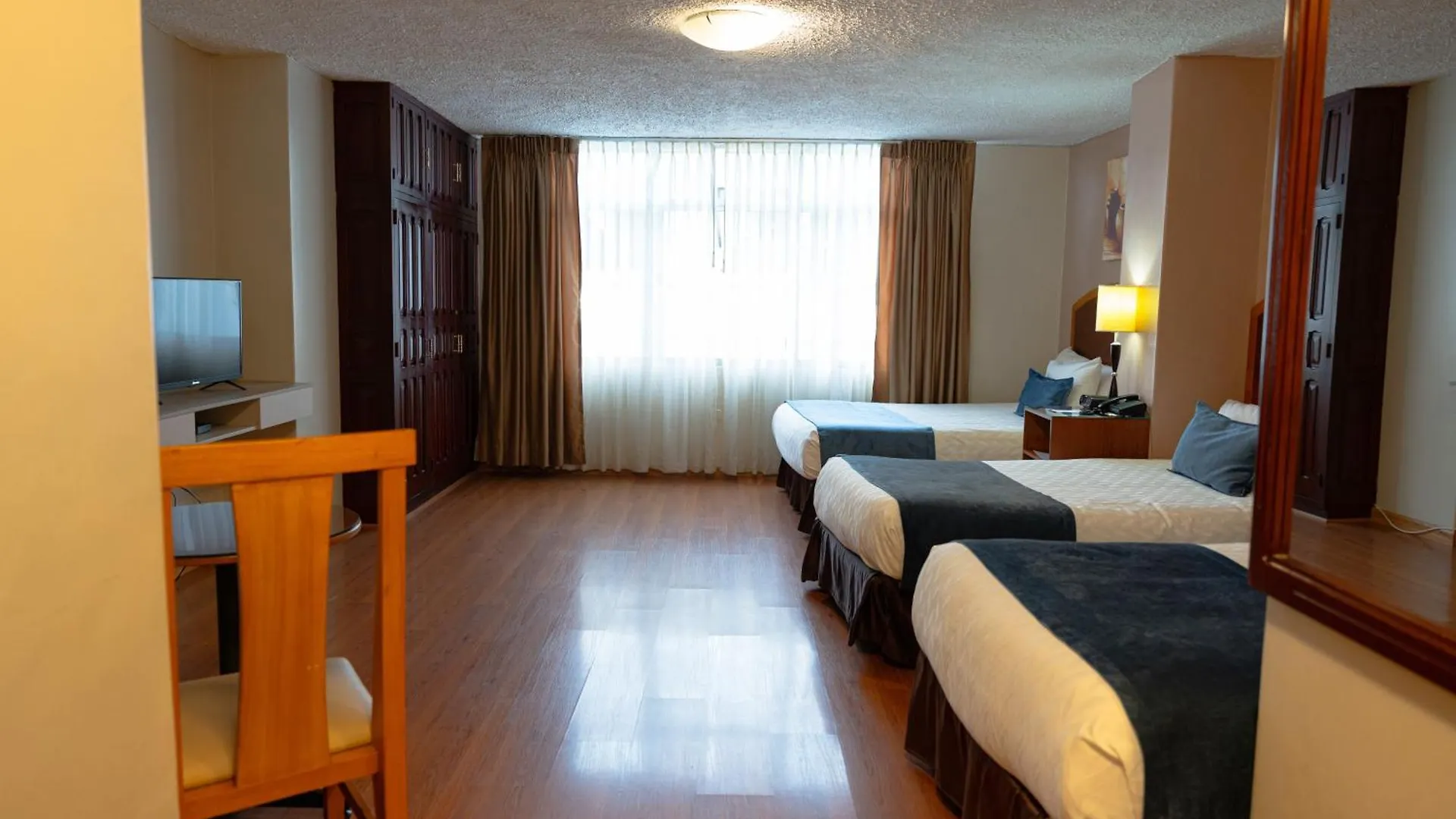 Hotel Santa Monica Cuenca