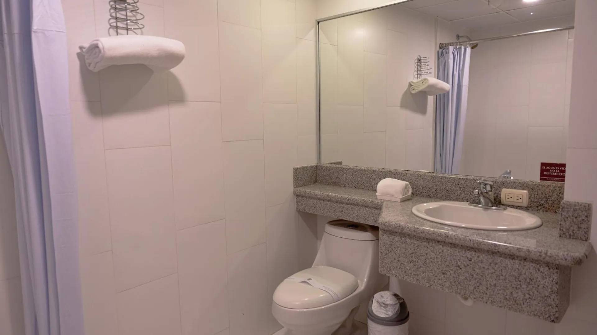 Hotel Santa Monica Cuenca