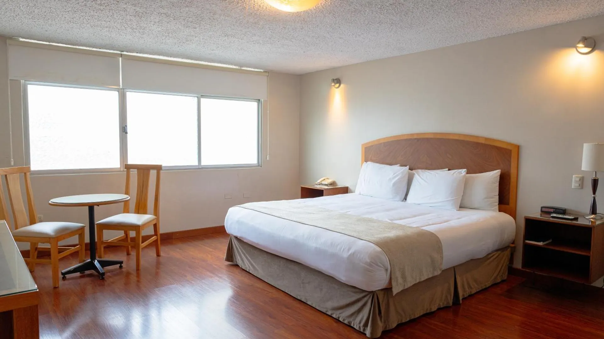Hotel Santa Monica Cuenca 4*,