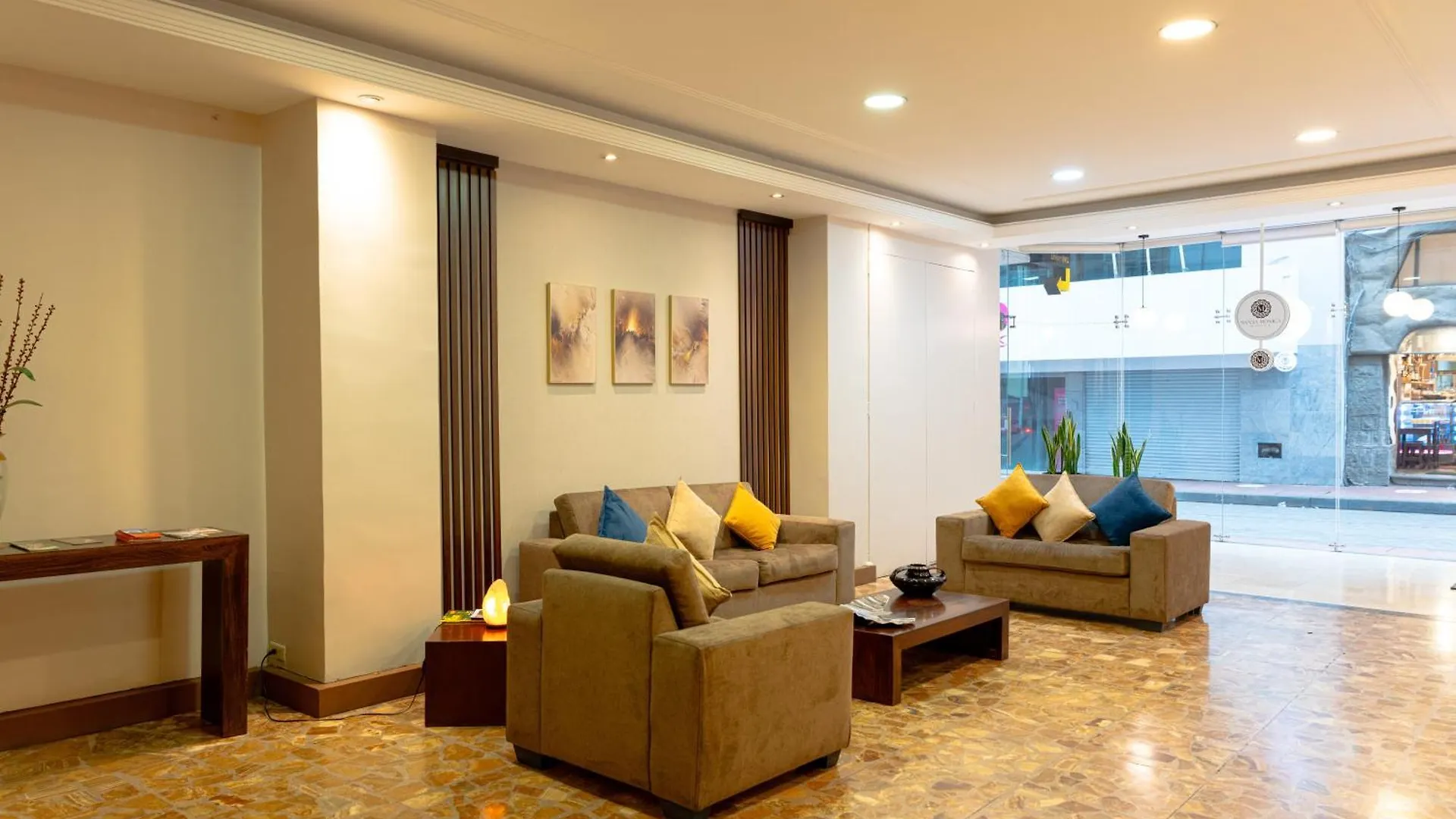 ****  Hotel Santa Monica Cuenca Ecuador