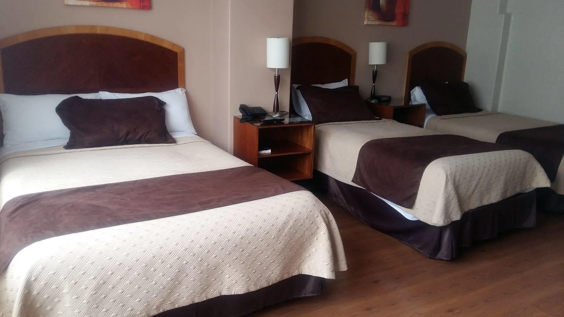 Hotel Santa Monica Cuenca