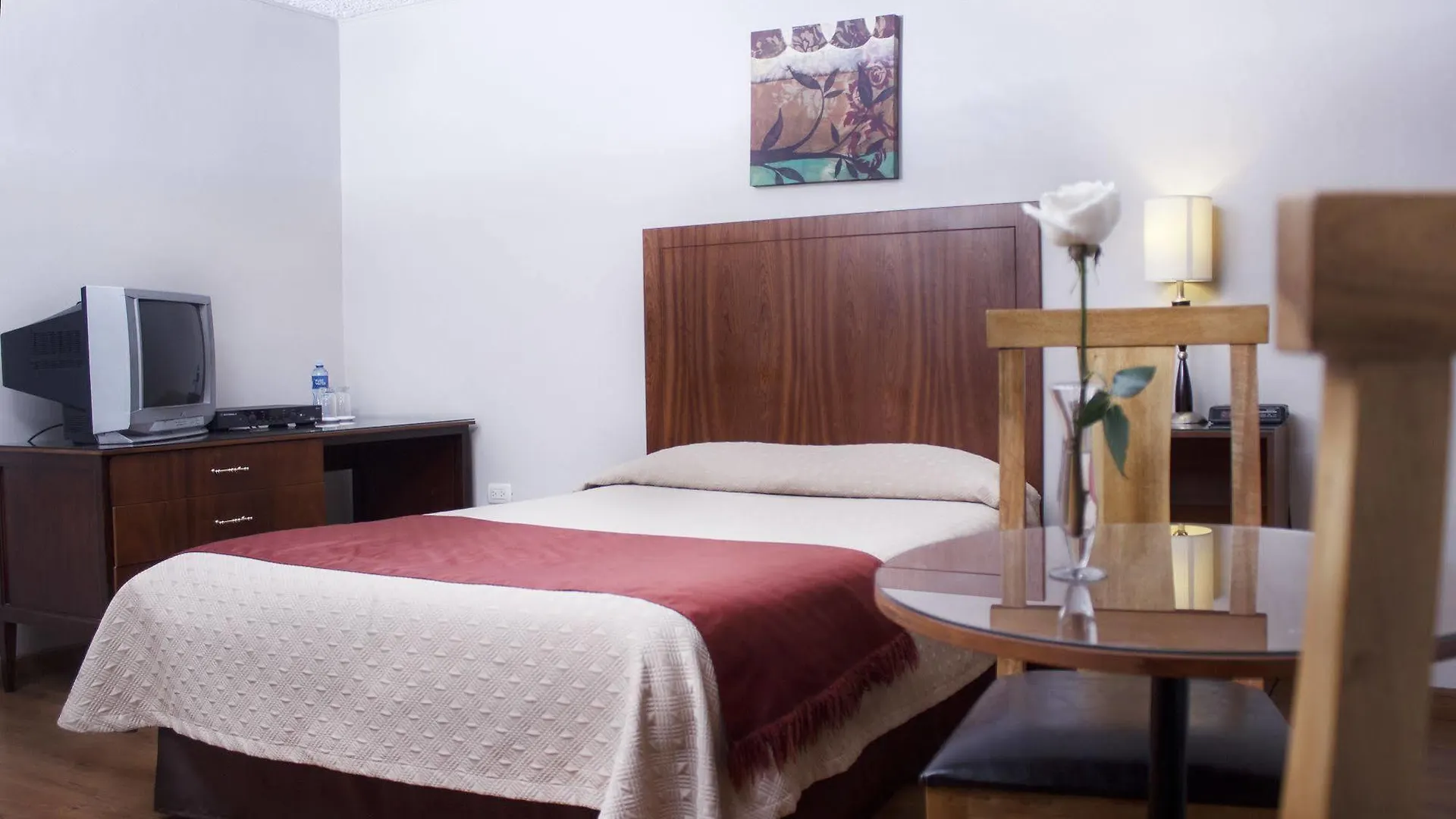 Hotel Santa Monica Cuenca